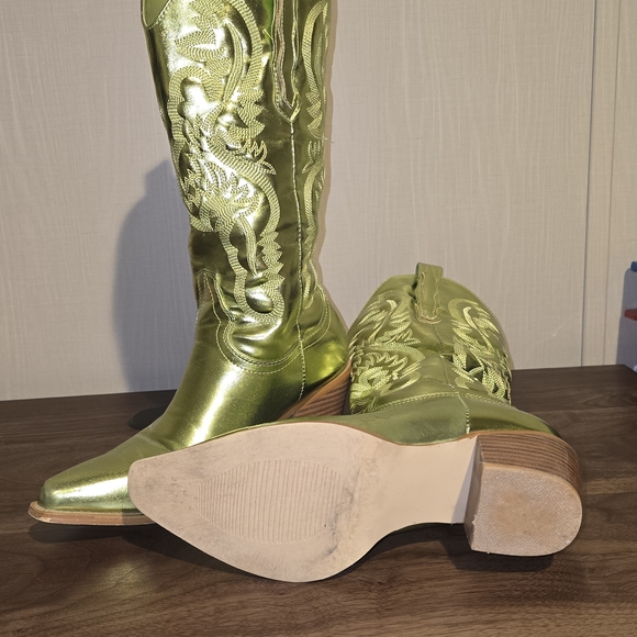 Green Western-Style Women's Boots - Picture 3 of 7